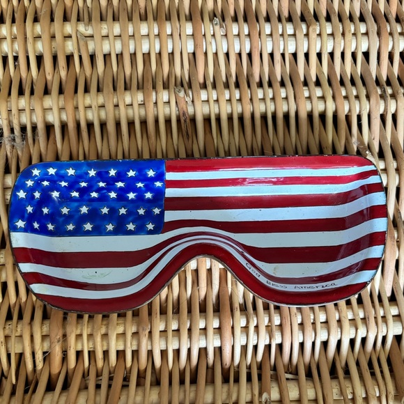 ENAMELED God Bless America USA Flag Kelvin Chen Enamel Painted
Eyeglass Holder - Picture 1 of 5